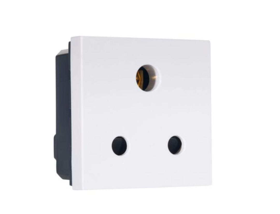 S. No. 3151yl1225 MYRIUS 673186 6A SOCKET 3PIN WH (YL1225) - Image 1